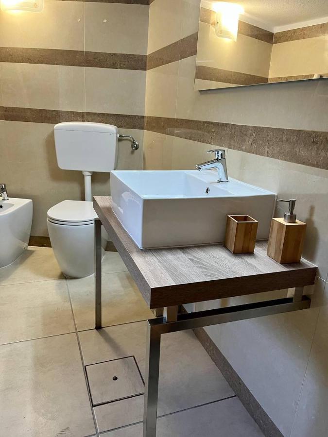 Dimora Del Chiostro Hotel โอริสตาโน ภายนอก รูปภาพ