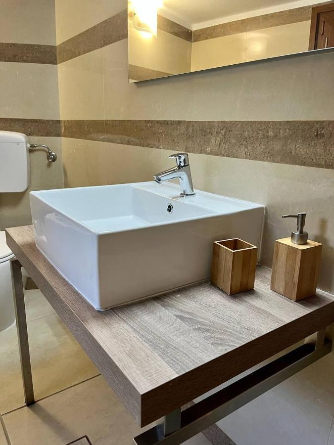 Dimora Del Chiostro Hotel โอริสตาโน ภายนอก รูปภาพ
