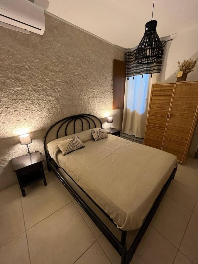 Dimora Del Chiostro Hotel โอริสตาโน ภายนอก รูปภาพ